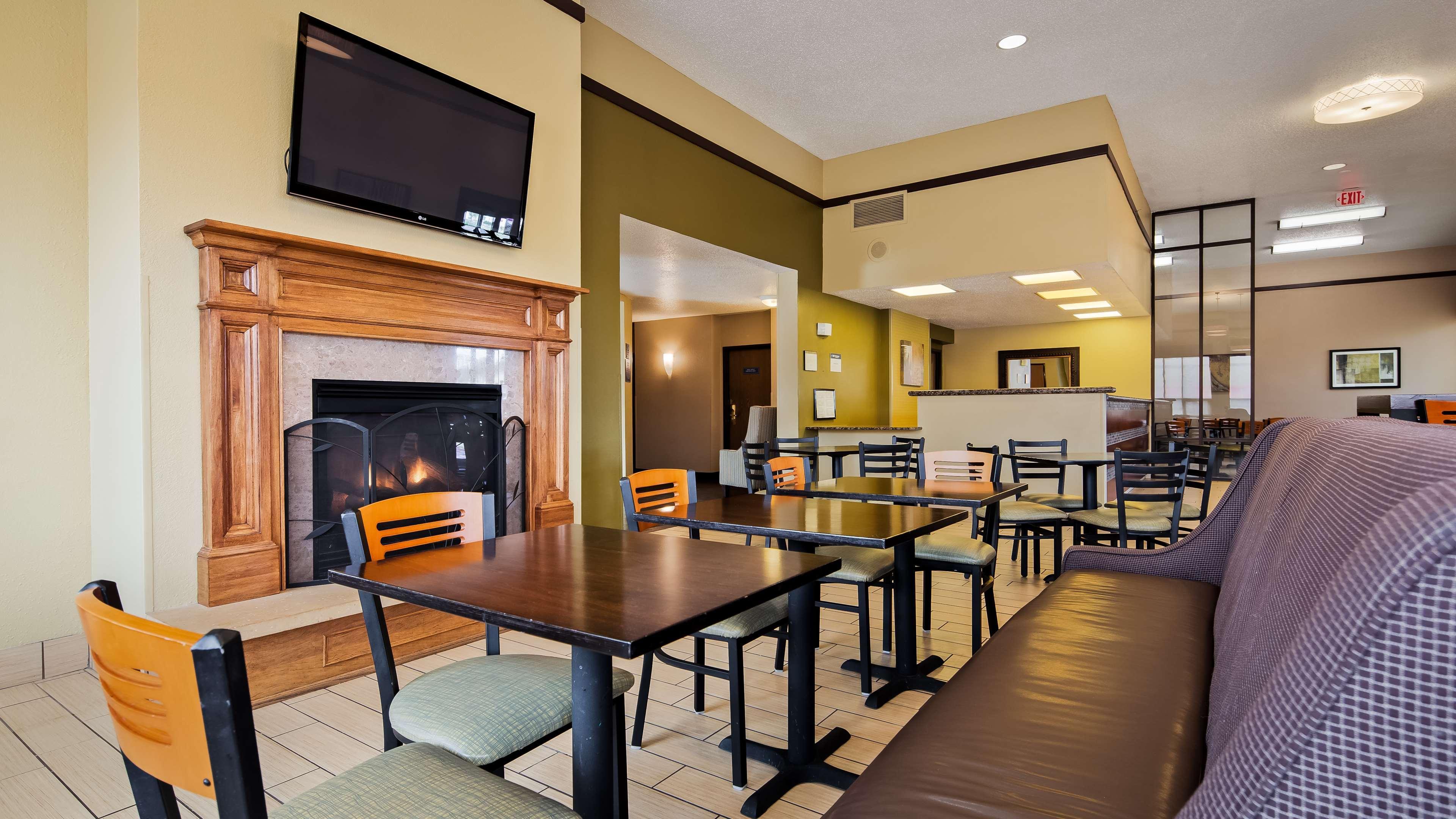 Best Western Ambassador Inn&Suites Wisconsin Dells Exterior foto